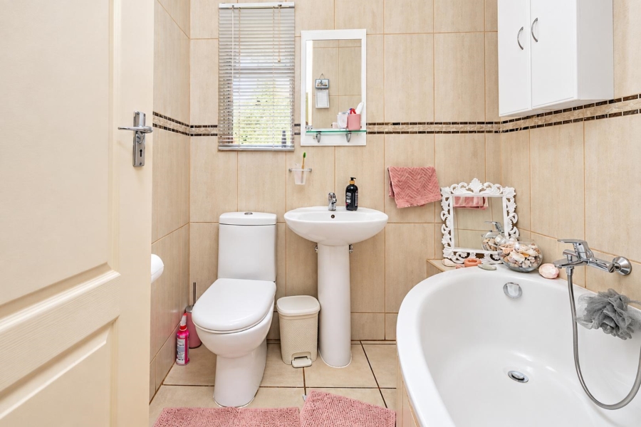 5 Bedroom Property for Sale in Melodie North West
